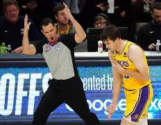 刚刚！湖人怒砍28分清晨曼城外线爆发，西甲今晚热度飙升的简单介绍